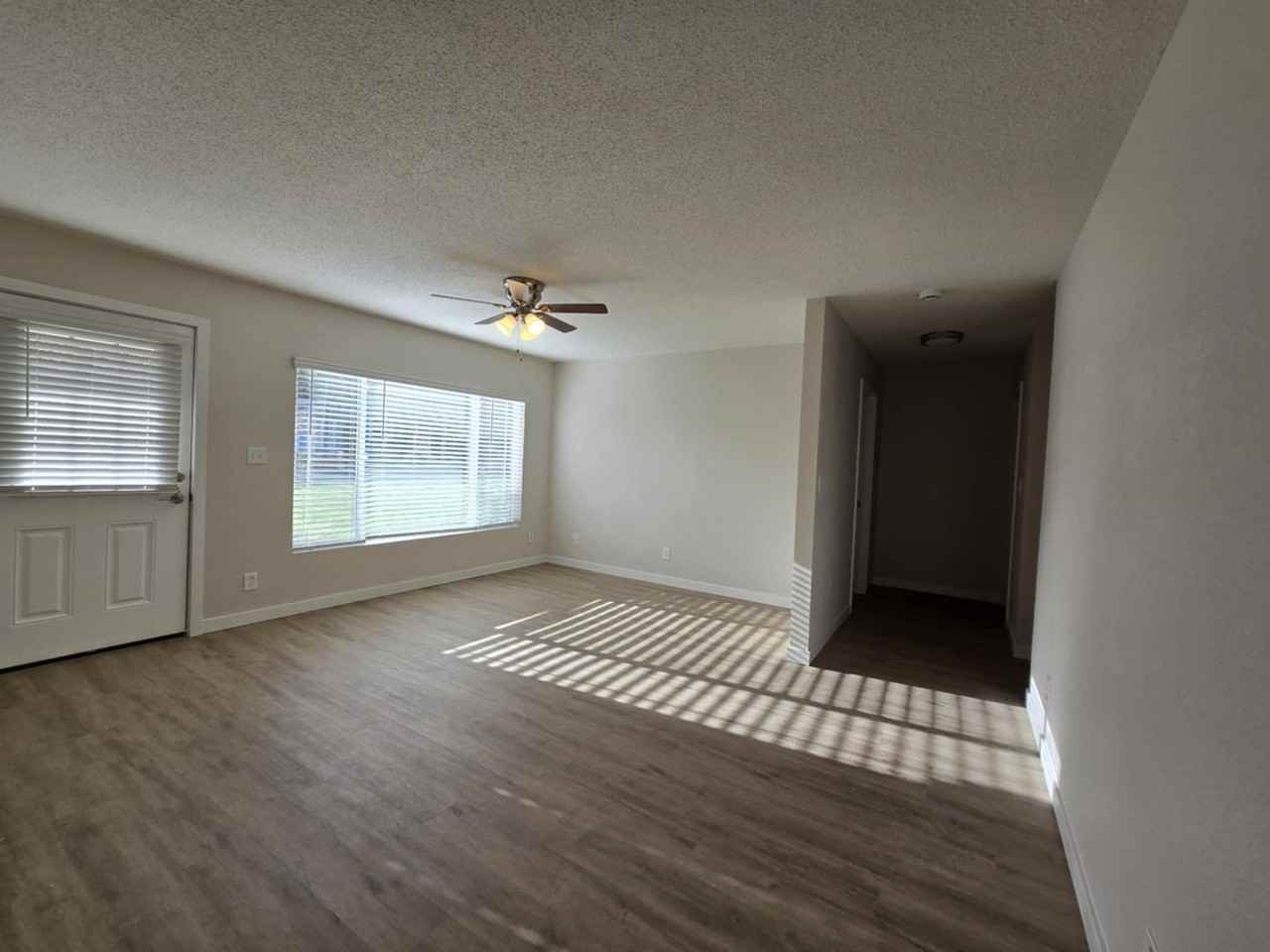 1914 Panama Ave - Photo 3 of 17