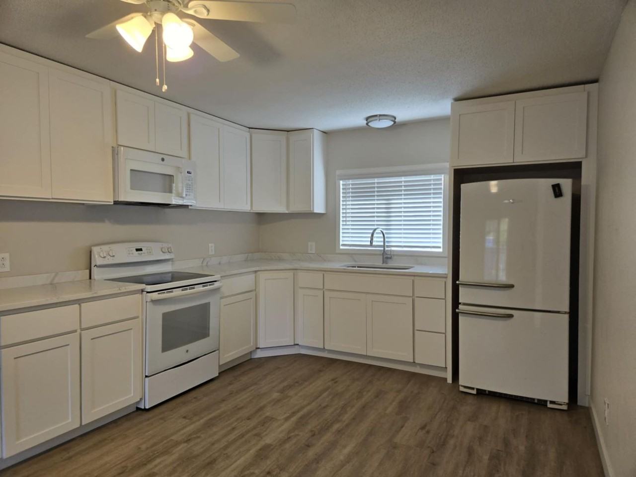 1914 Panama Ave - Photo 4 of 17