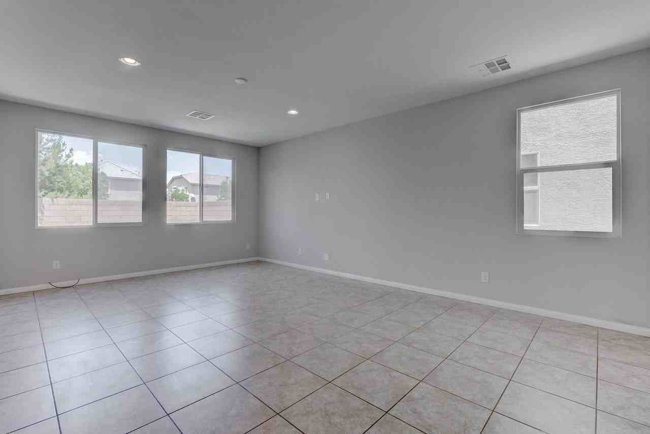 114 Manzanita Falls Ave - Photo 3 of 33