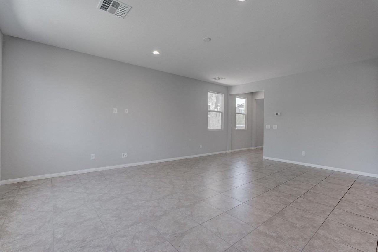 114 Manzanita Falls Ave - Photo 4 of 33