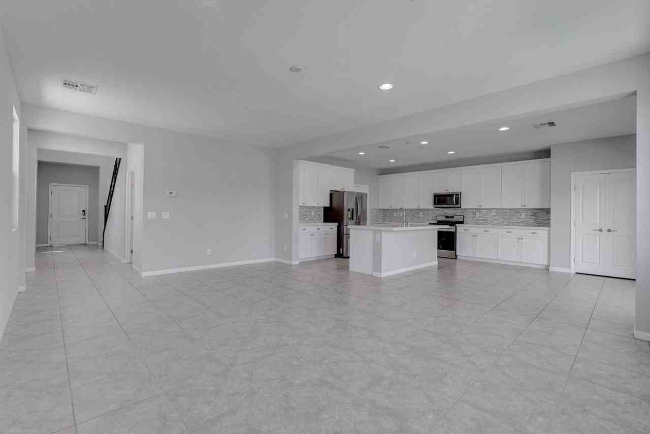114 Manzanita Falls Ave - Photo 5 of 33