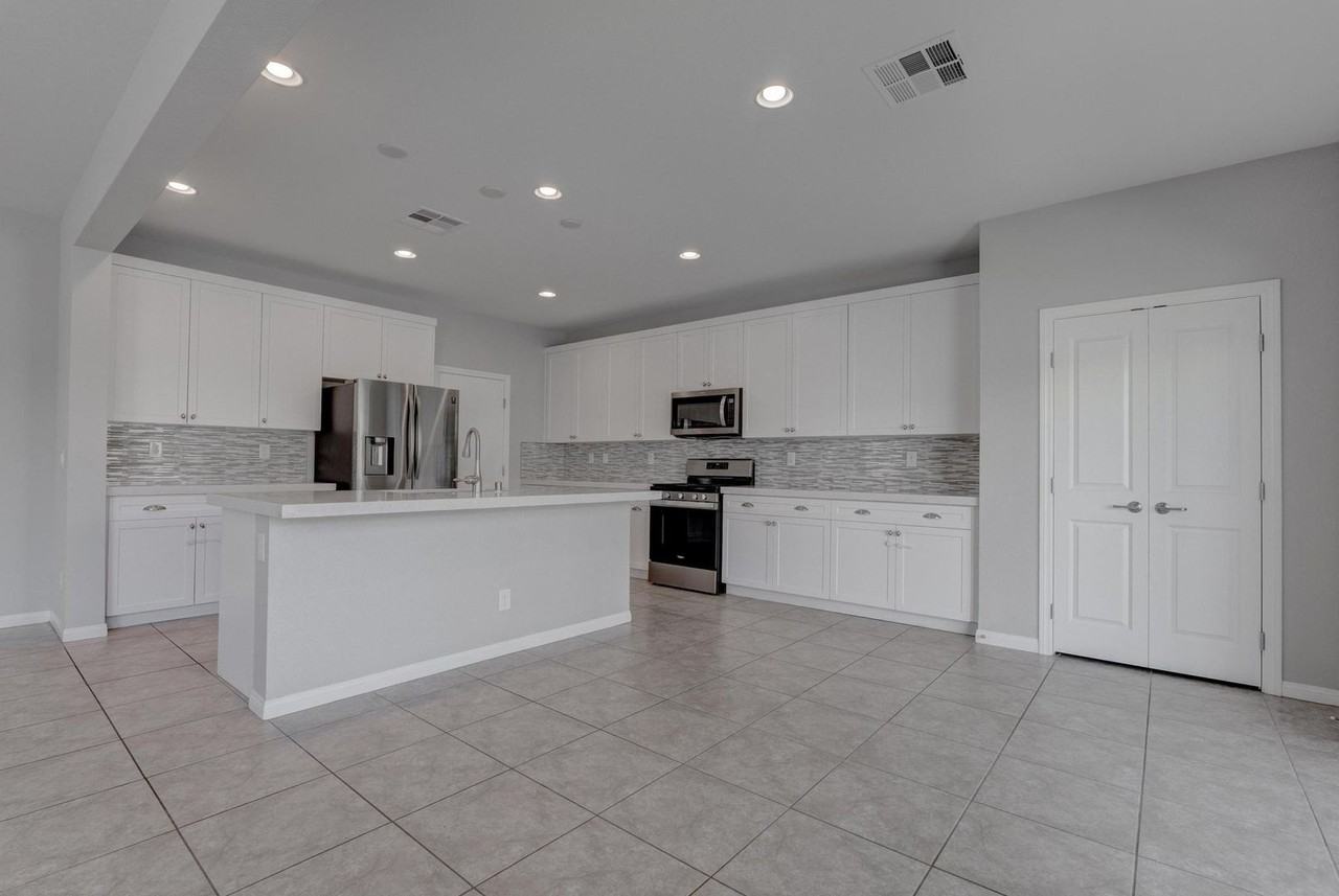 114 Manzanita Falls Ave - Photo 6 of 33
