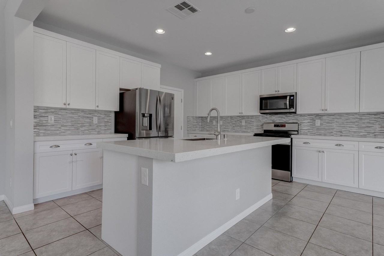114 Manzanita Falls Ave - Photo 7 of 33