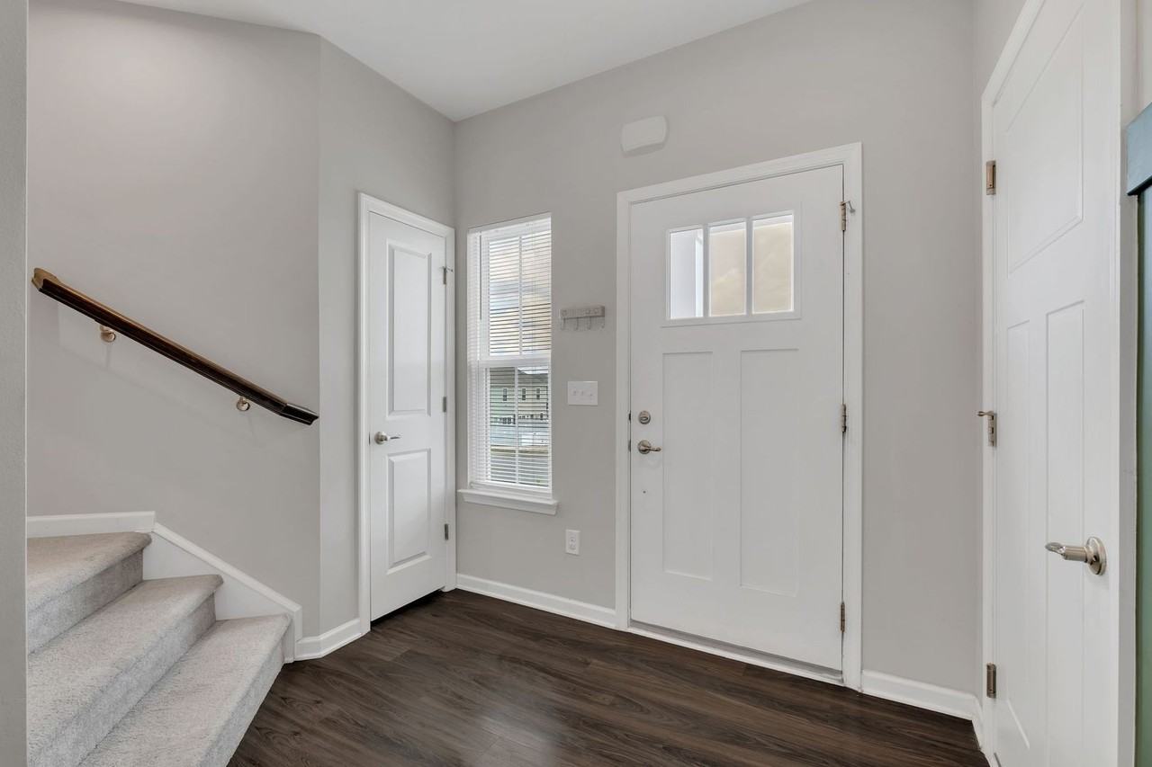 469 Killarney Park - Photo 7 of 32