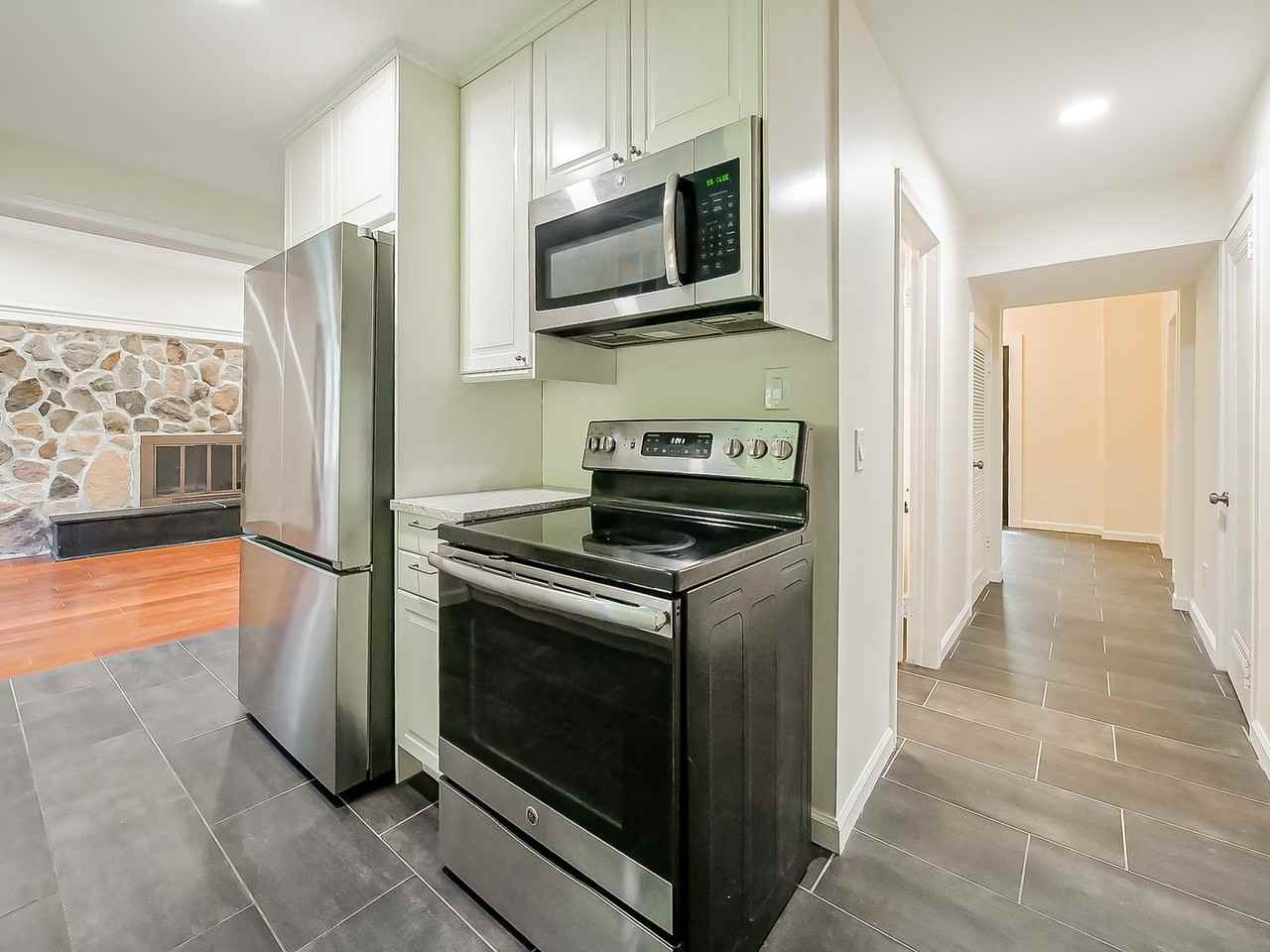 8703 Brookville Rd - Photo 4 of 47