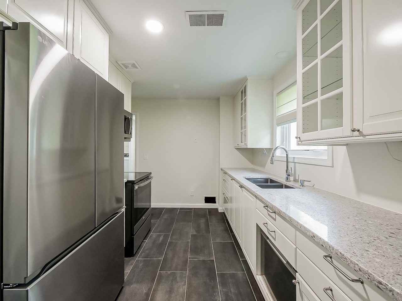 8703 Brookville Rd - Photo 5 of 47