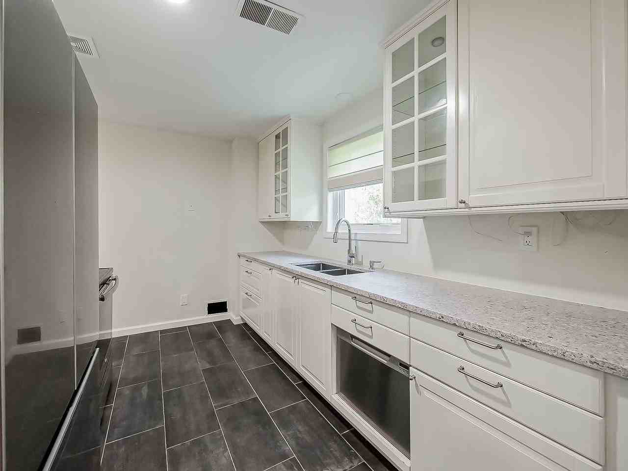 8703 Brookville Rd - Photo 6 of 47