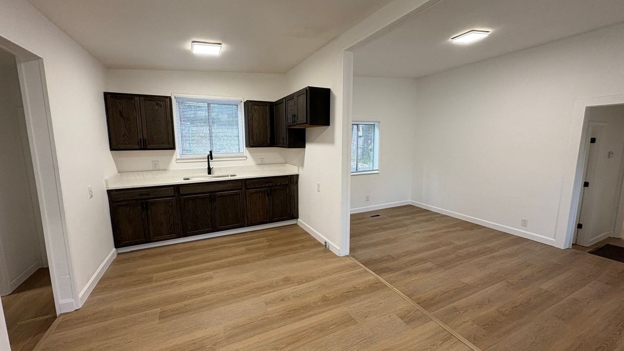 818 W F Ave - Photo 3 of 15