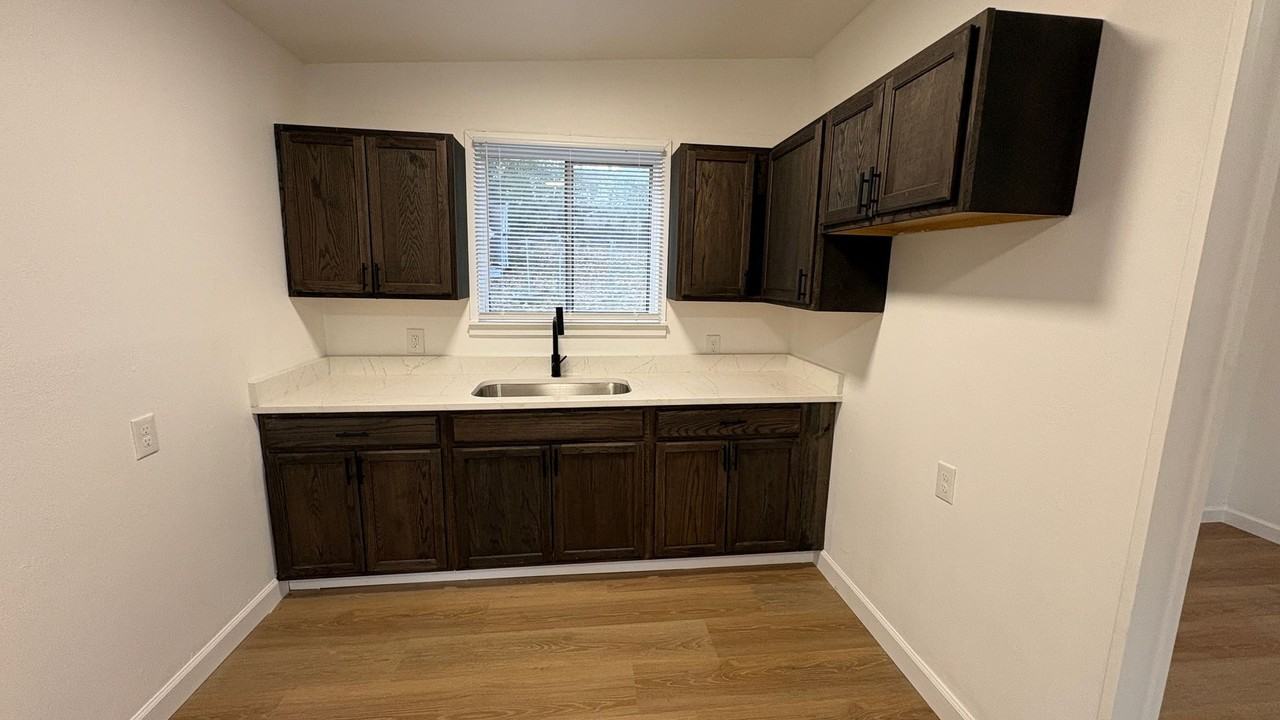818 W F Ave - Photo 4 of 15