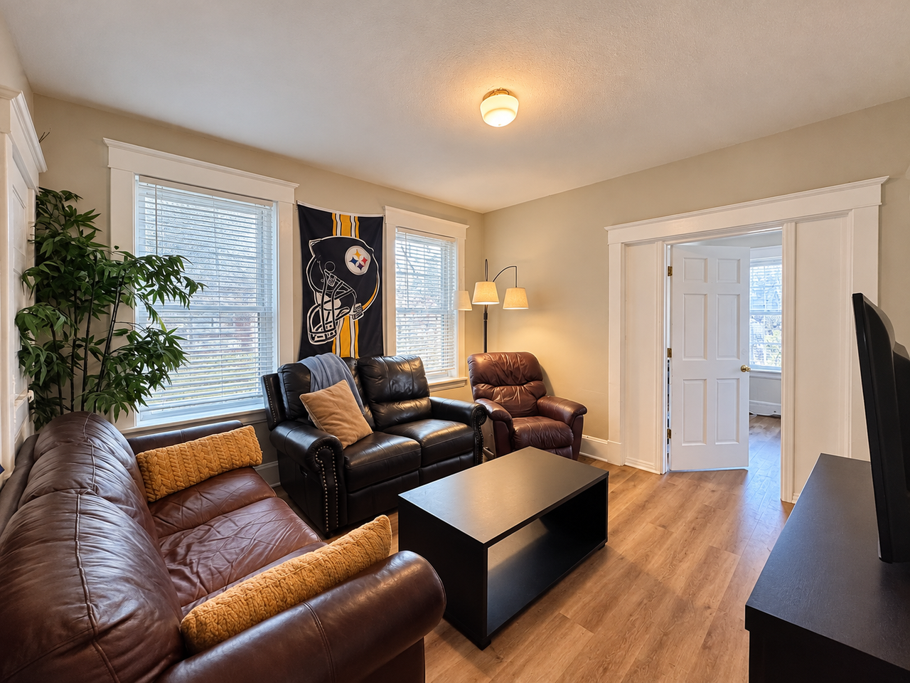 208 Bosley St - Photo 3 of 27