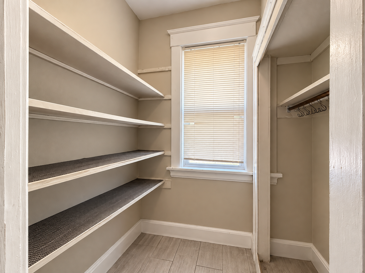 208 Bosley St - Photo 7 of 27
