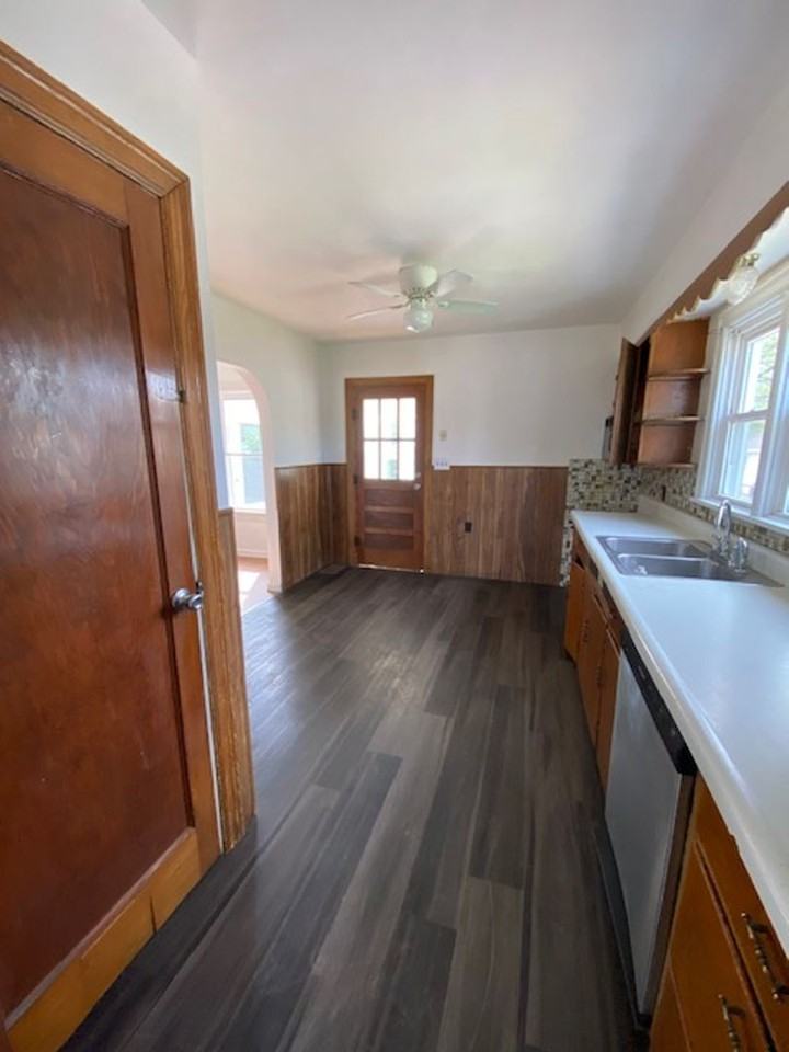 2108 Main St - Photo 4 of 29
