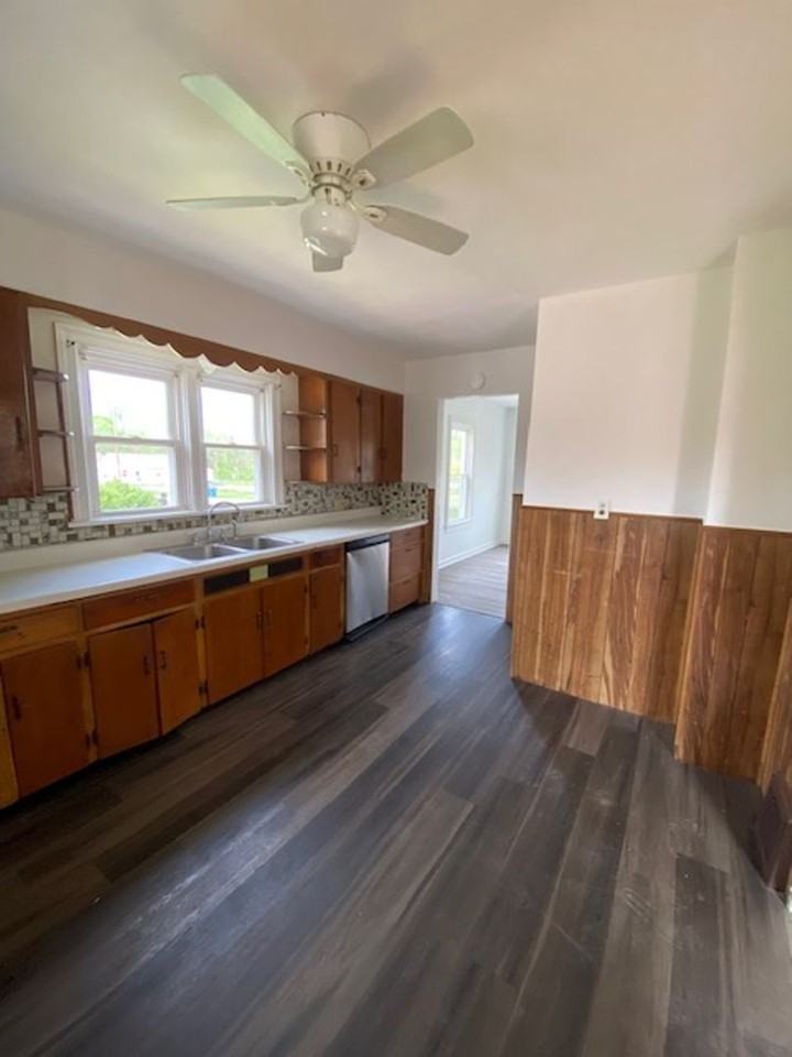 2108 Main St - Photo 5 of 29