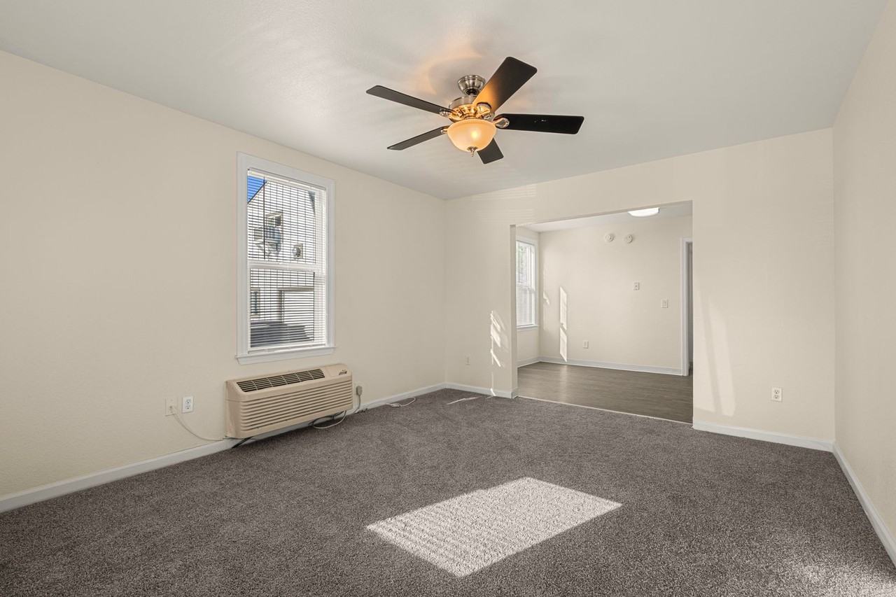 130 Grape St - Photo 3 of 12