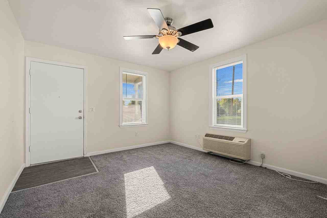 130 Grape St - Photo 5 of 12