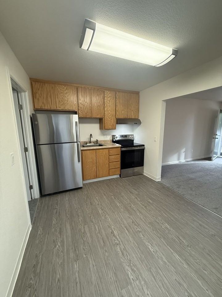 130 Grape St - Photo 6 of 12