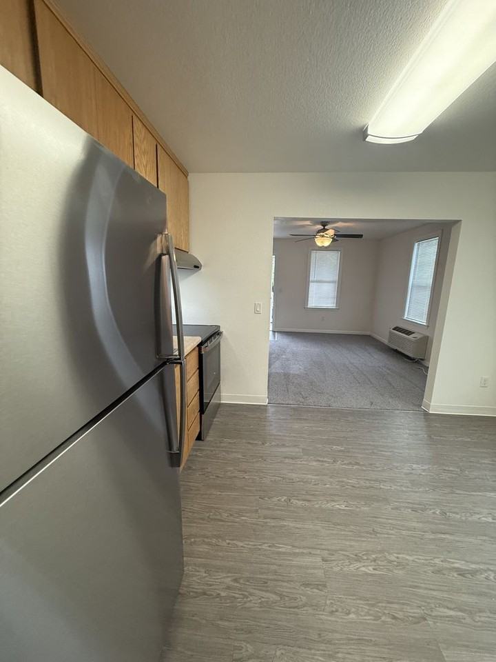 130 Grape St - Photo 7 of 12