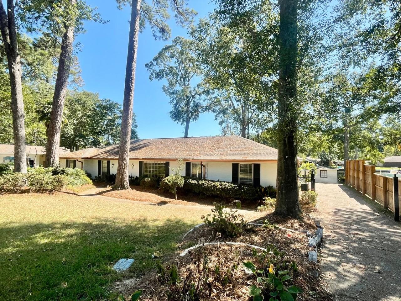 208 Bay Park Dr - Photo 3 of 21