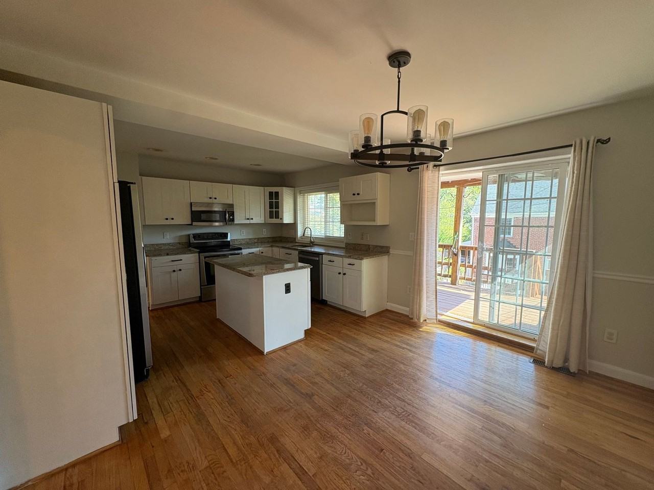 8153 Glen Gary Rd - Photo 5 of 39