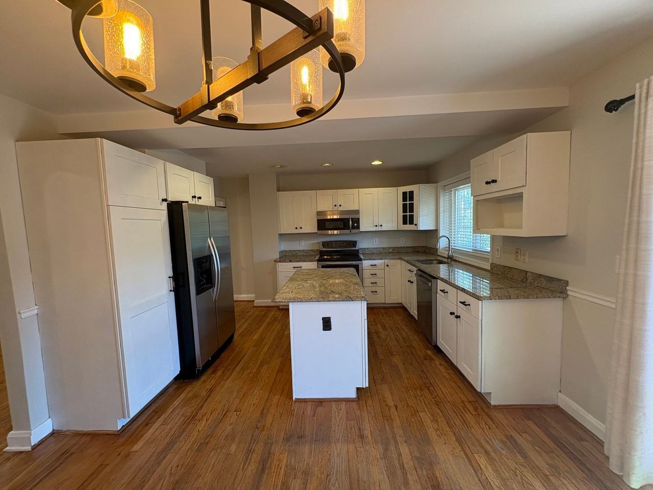 8153 Glen Gary Rd - Photo 7 of 39