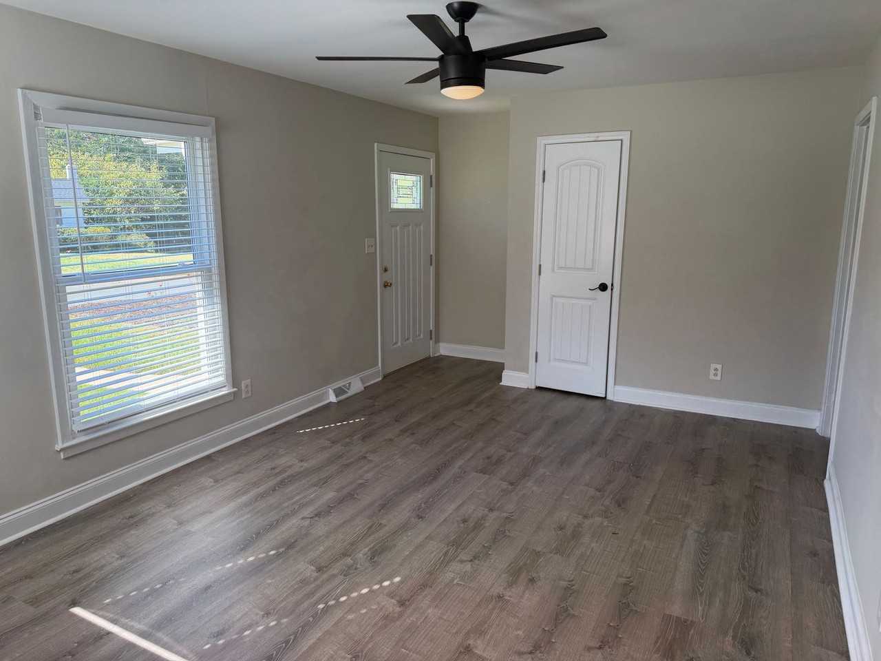 3123 Edsel Pl - Photo 3 of 11