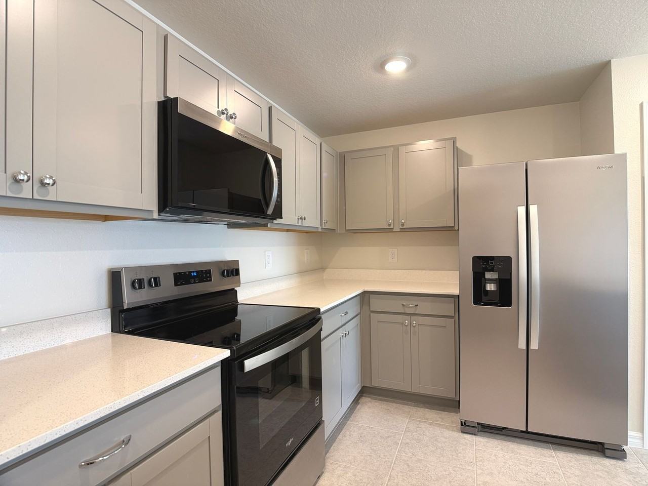 256 Spindlewood Blvd - Photo 3 of 42