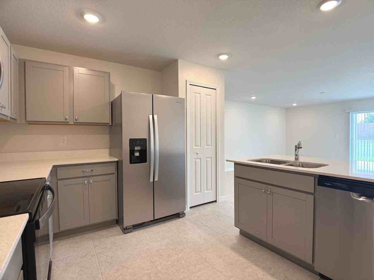 256 Spindlewood Blvd - Photo 5 of 42