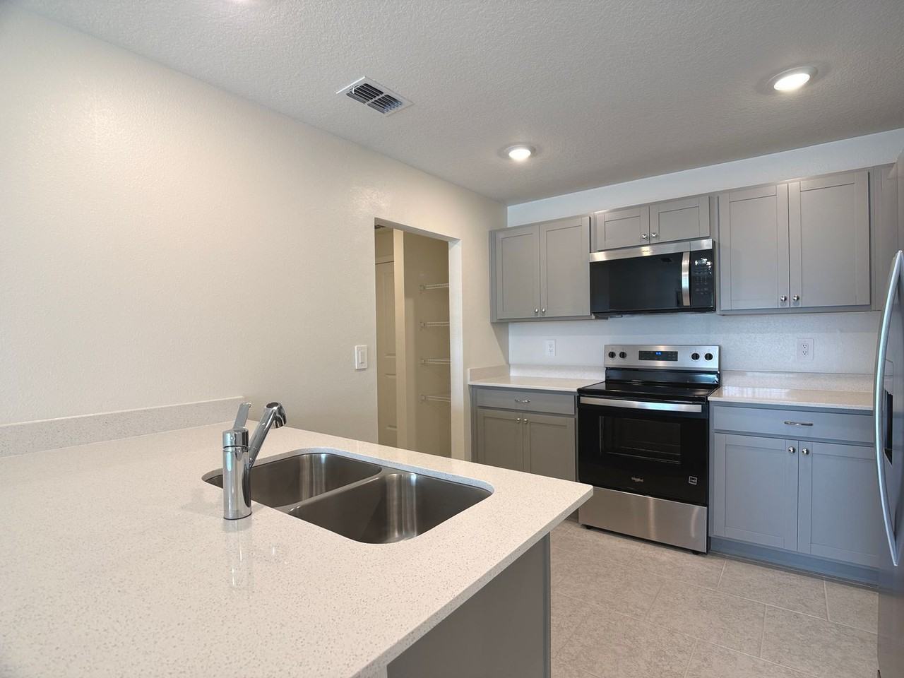 256 Spindlewood Blvd - Photo 6 of 42