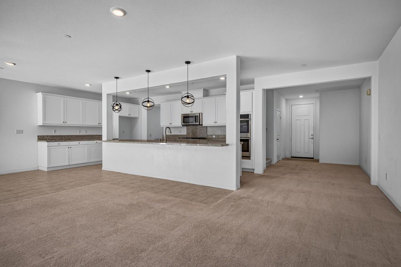 26345 Valencia Way - Photo 4 of 31
