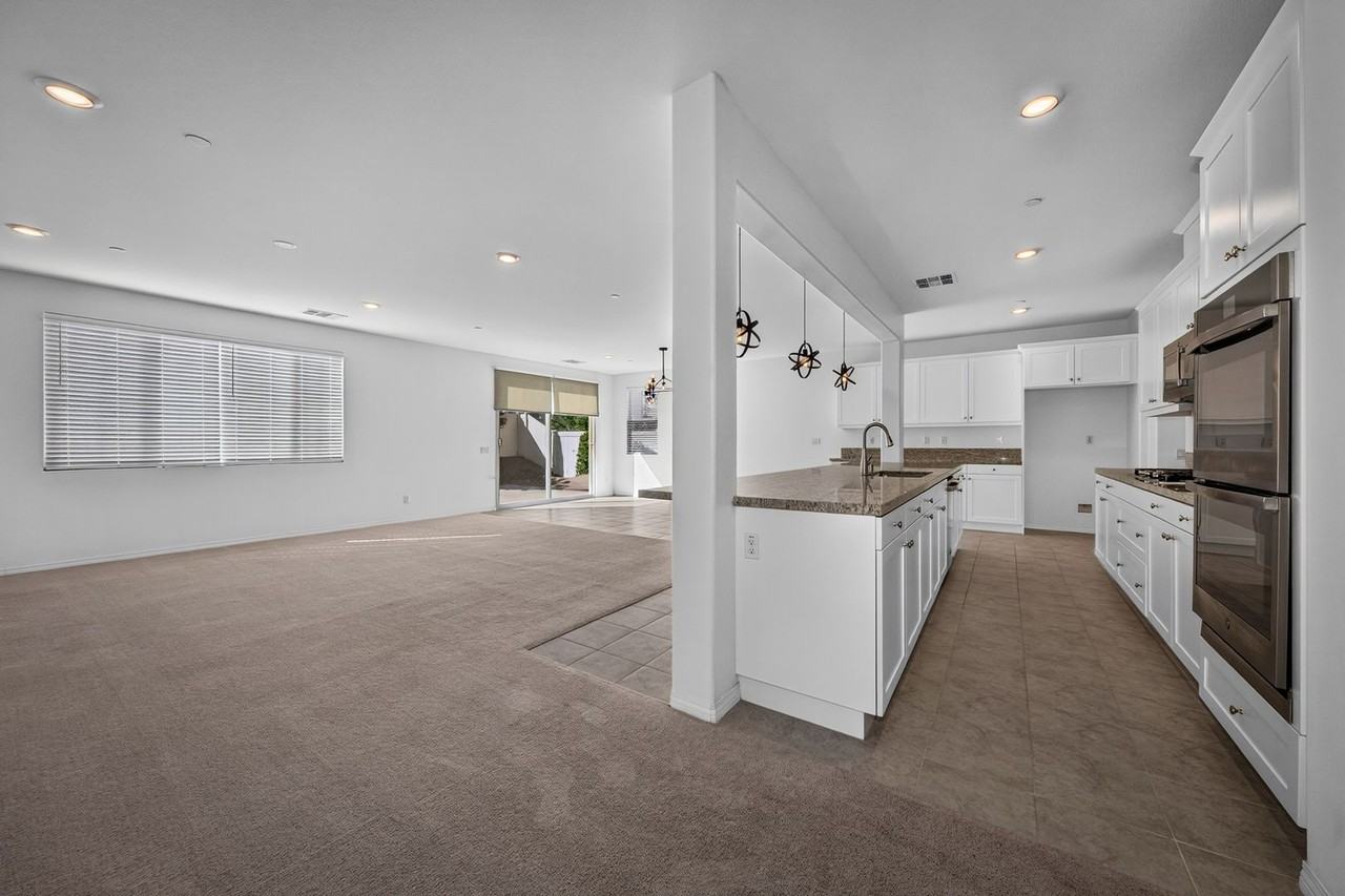 26345 Valencia Way - Photo 5 of 31