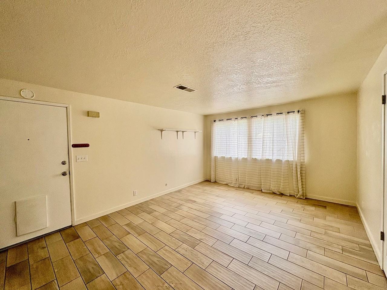 4560 Valley East Blvd - Photo 2 of 18