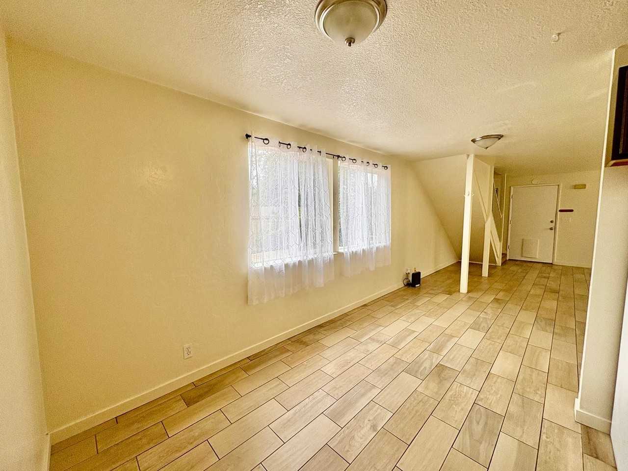 4560 Valley East Blvd - Photo 4 of 18