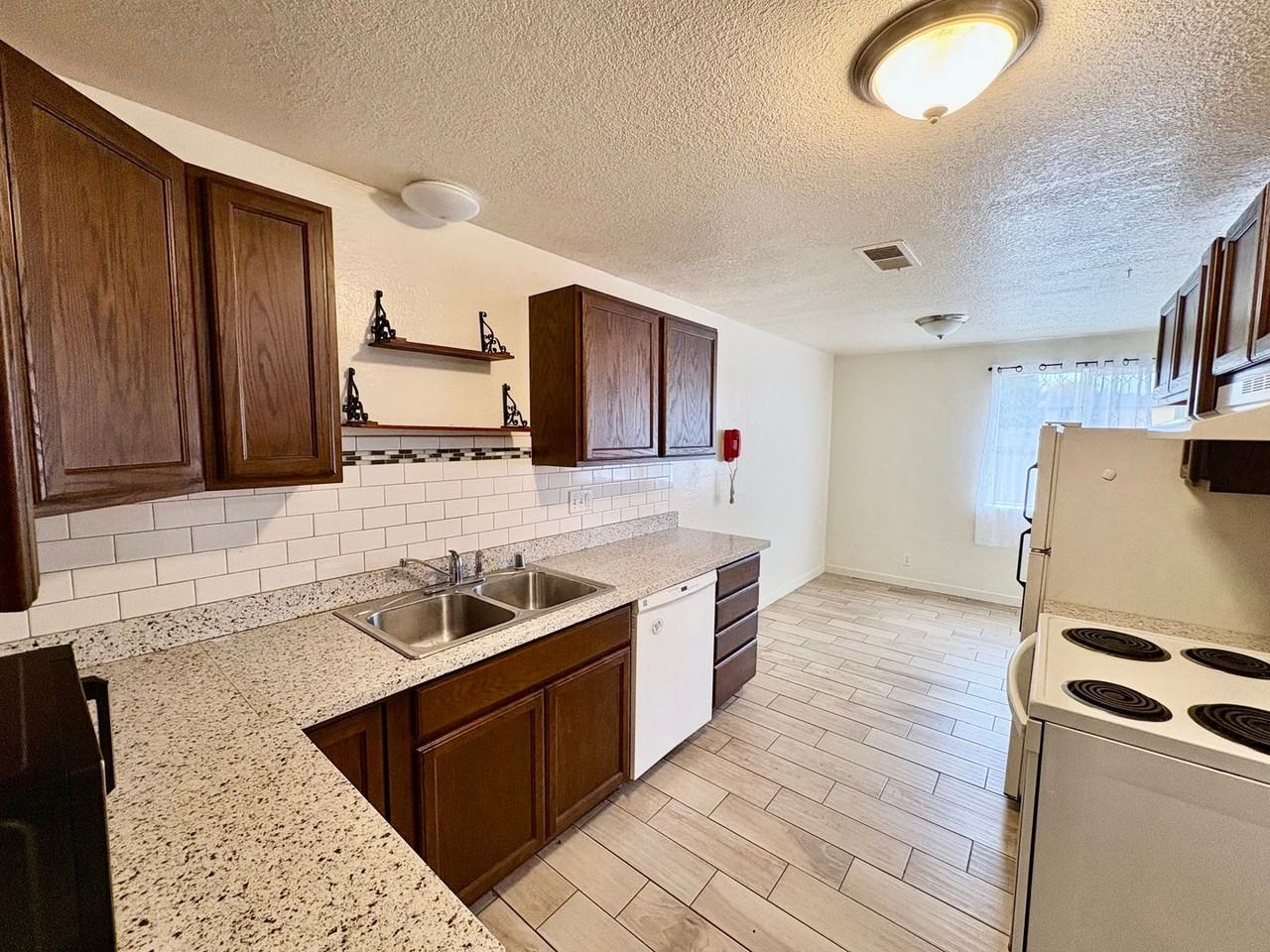 4560 Valley East Blvd - Photo 6 of 18