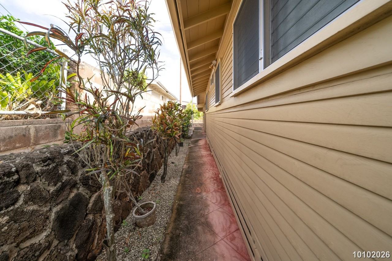 1453 Kalauipo St - Photo 3 of 15