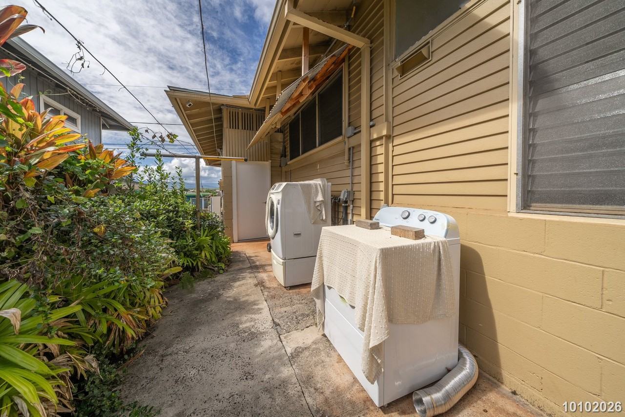 1453 Kalauipo St - Photo 4 of 15