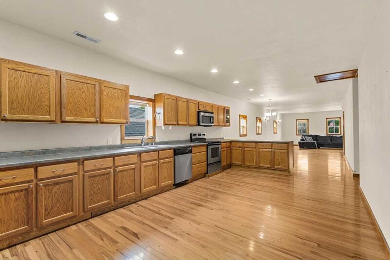 1539 1/2 Main St - Photo 2 of 23