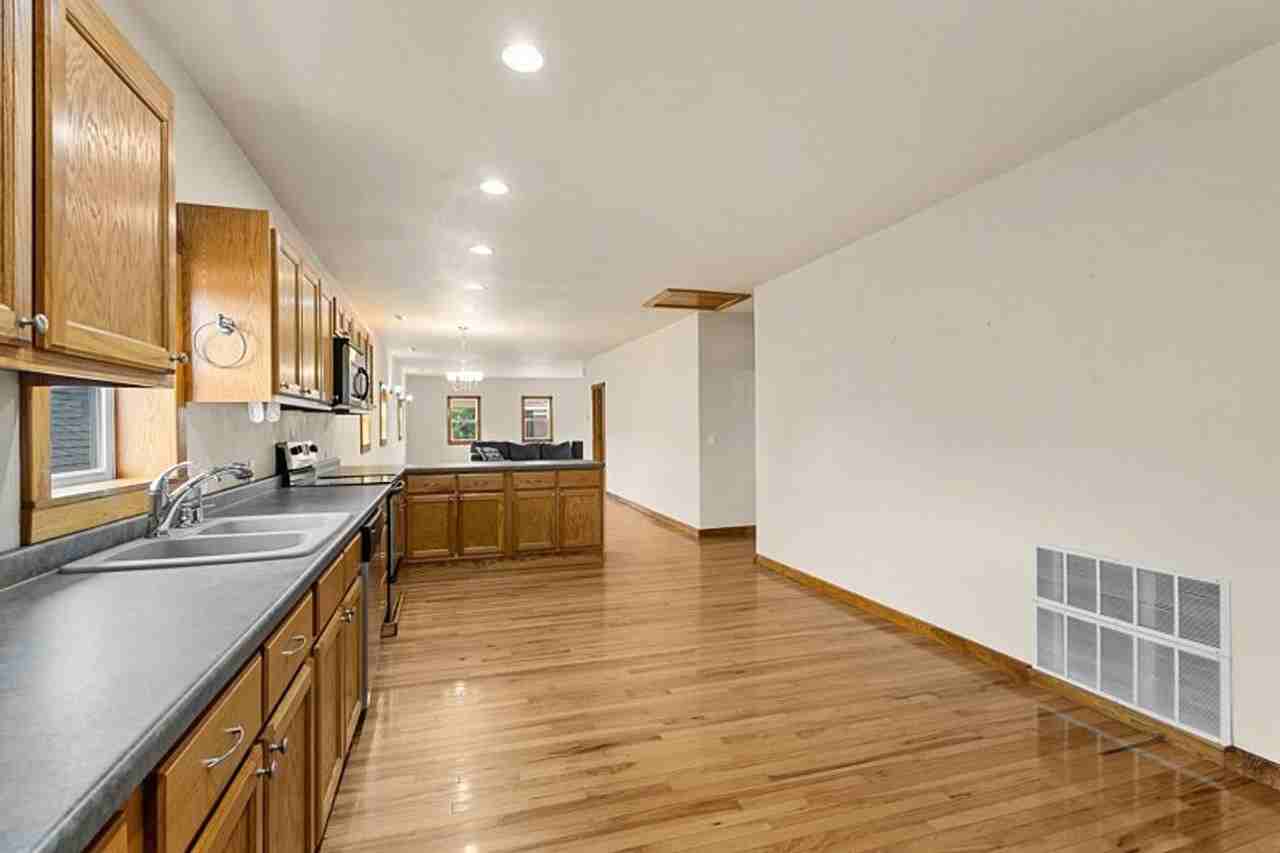 1539 1/2 Main St - Photo 3 of 23