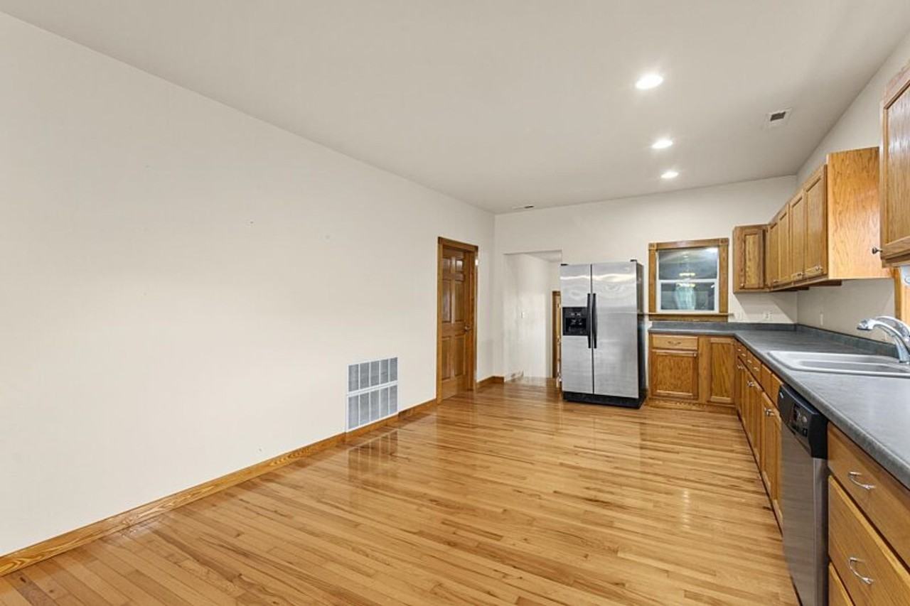 1539 1/2 Main St - Photo 4 of 23