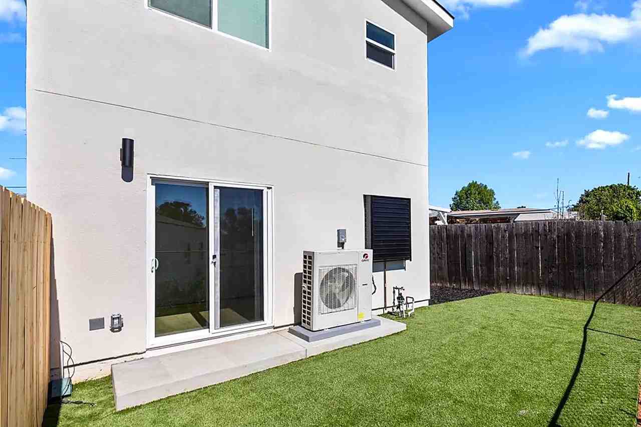 6413 Richard St - Photo 2 of 21