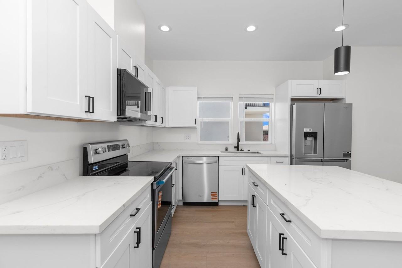 6413 Richard St - Photo 3 of 21