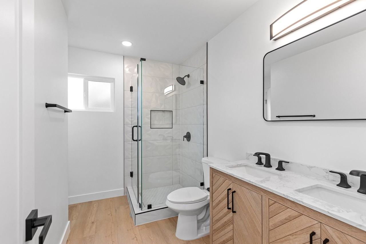 4722 68th St - Photo 3 of 19
