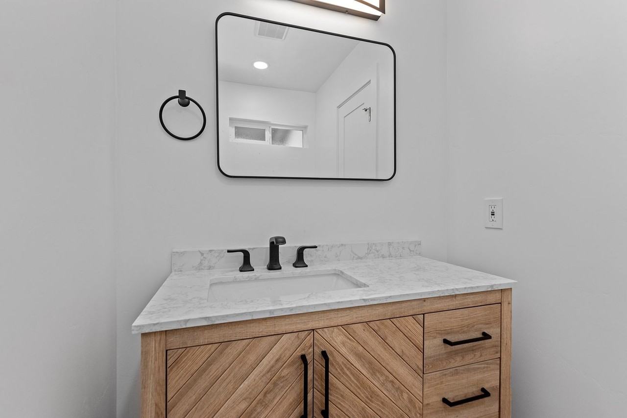 4722 68th St - Photo 5 of 19