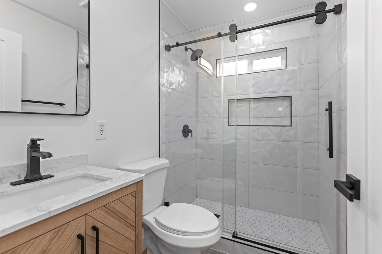 4722 68th St - Photo 6 of 19