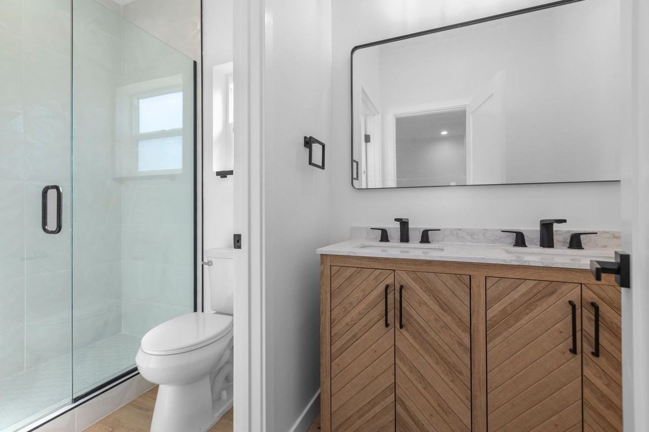 6411 Richard St - Photo 5 of 22