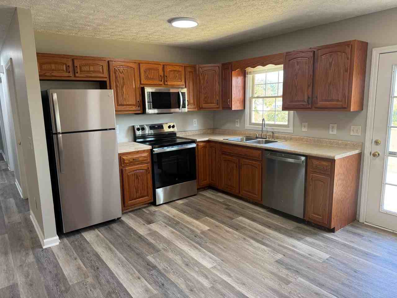 144 Austin Dr - Photo 6 of 18