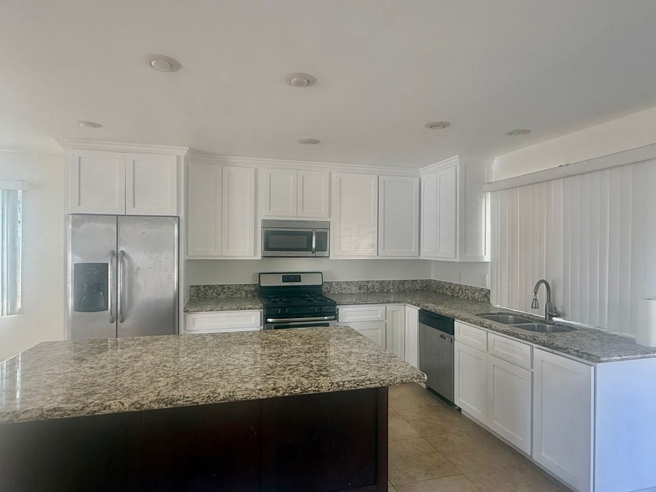 23725 Hynford Pl - Photo 3 of 11