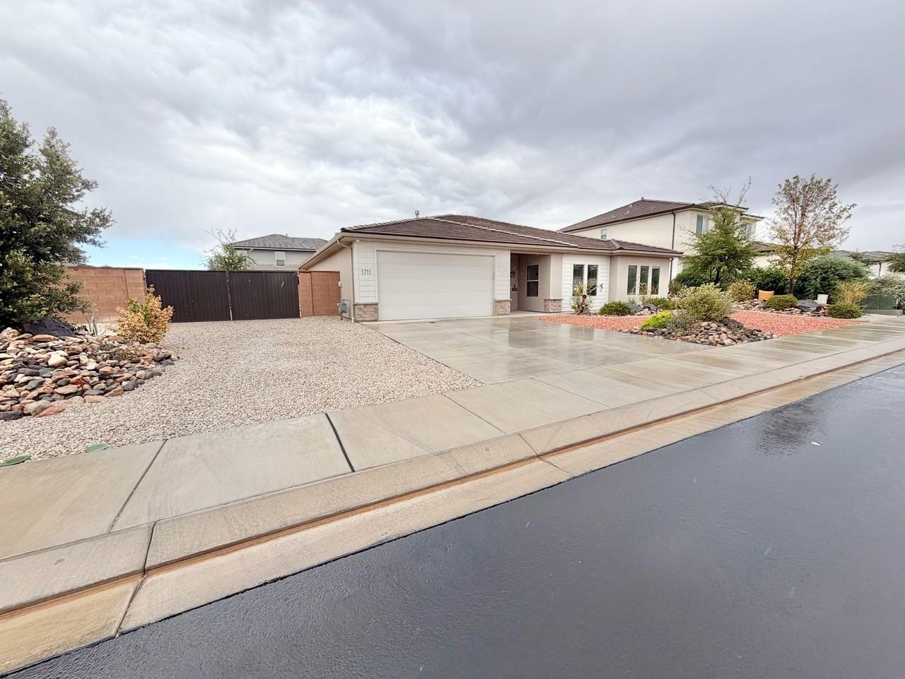 1711 E Yant Flat Dr - Photo 3 of 36