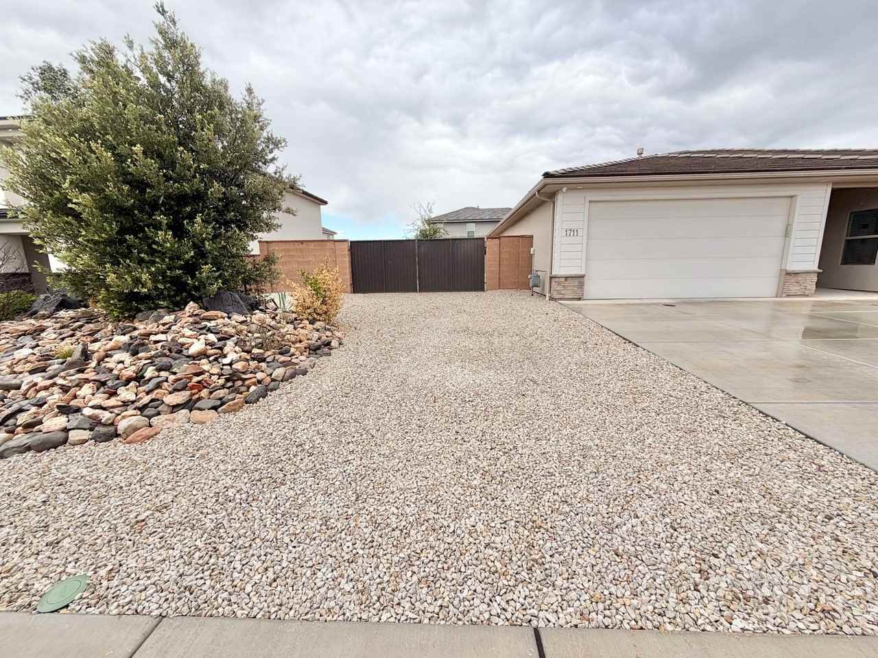1711 E Yant Flat Dr - Photo 4 of 36