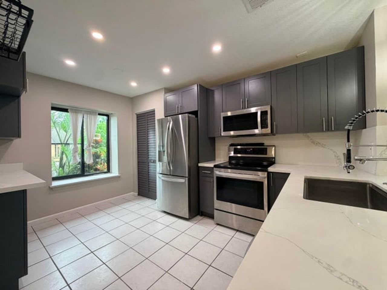 9346 Nw 49th Pl - Photo 2 of 27