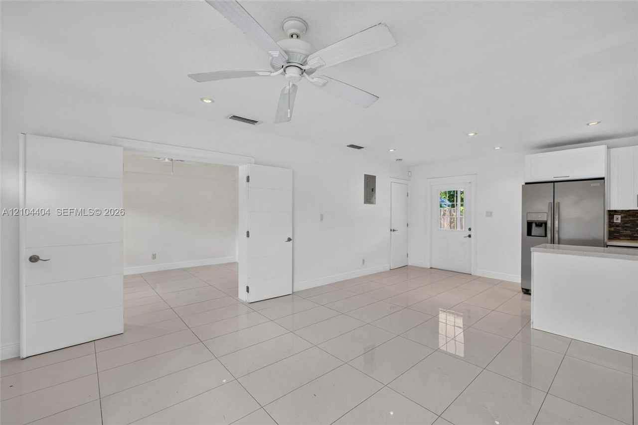 6040 Ne 6th Ave - Photo 7 of 23